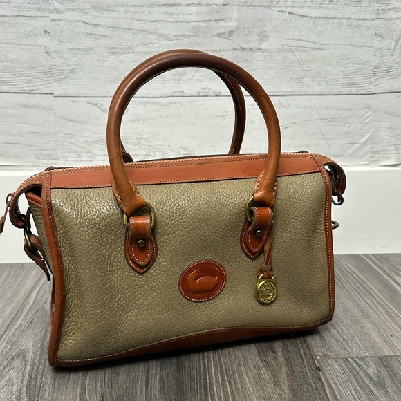 Dooney & Bourke Handbags - Vintage Dooney & Bourke tan leather doctor bag